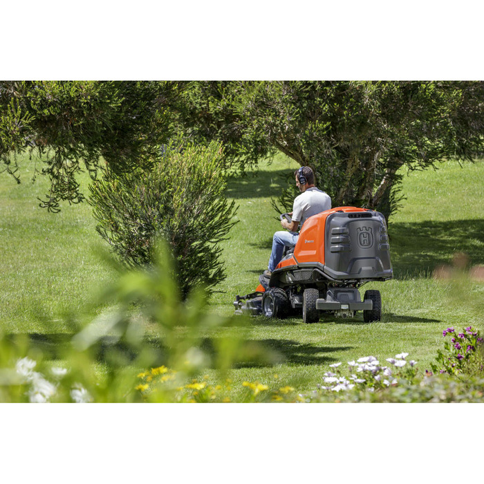 HUSQVARNA RC 320Ts AWD Frontmäher inkl. Mähdeck Combi 112cm – Bild 2