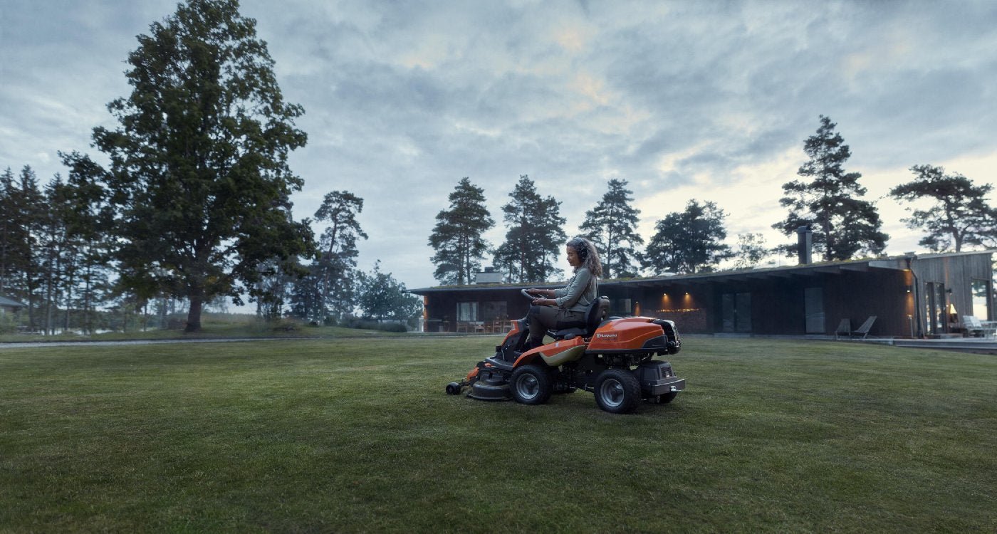 Husqvarna Profi-Frontmäher R 216T AWD – Grundgerät ohne Mähwerk