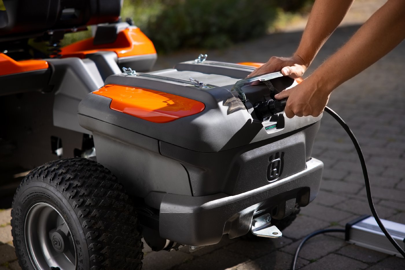 Husqvarna Akku-Frontmäher Rider 200iX – Grundgerät ohne Mähdeck